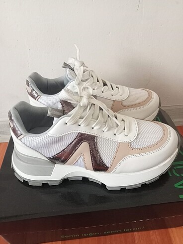 Adidas spor ayakkabı