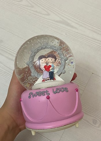 Diğer Renkli Tatlı Aşk Kar Küresi