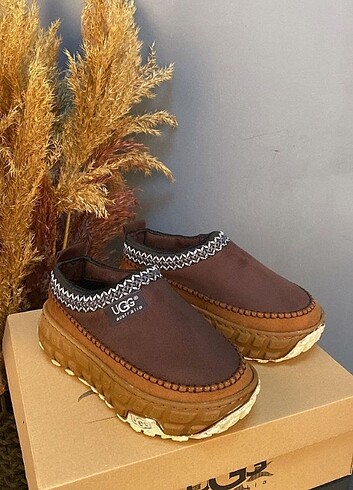 38 Beden UGG VENTURE