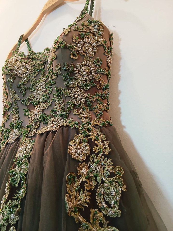 İşlemeli V Yaka Uzun Haki Abiye Elbise - Görsel 4