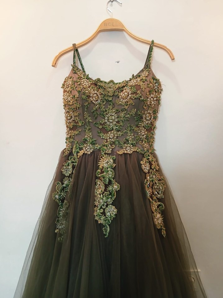 İşlemeli V Yaka Uzun Haki Abiye Elbise - Görsel 3