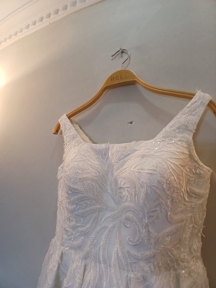 V Yaka A Kesim Uzun Beyaz Gelinlik - Görsel 2