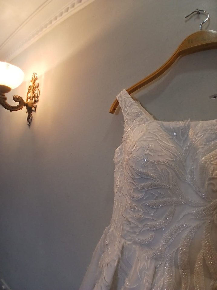 V Yaka A Kesim Uzun Beyaz Gelinlik - Görsel 3