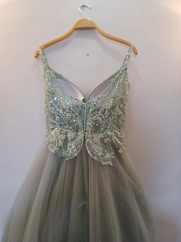 Boncuk İşlemeli V Yaka Uzun Gri Abiye Elbise - Görsel 4