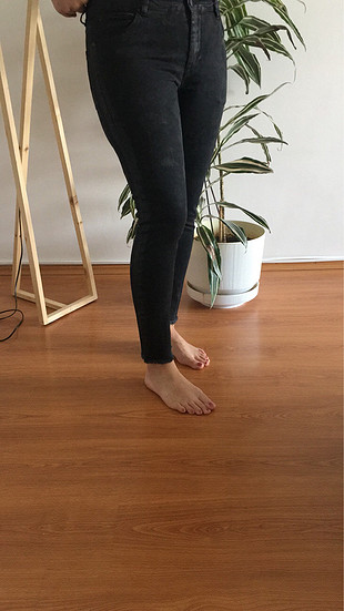 42 Beden Asos siyah kısmı mum dokulu kot