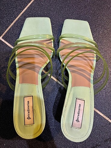 Stradivarius 3 cm topuk var mükemmel bi sandalet kızlar