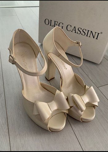 Oleg Cassini 39