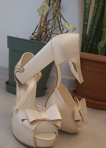 Oleg Cassini beyaz gelin ayakkabısı - Görsel 2