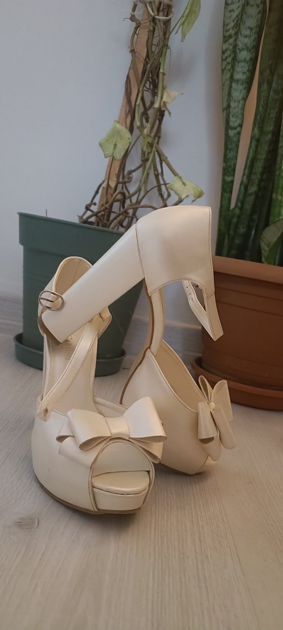 Oleg Cassini beyaz gelin ayakkabısı - Görsel 2