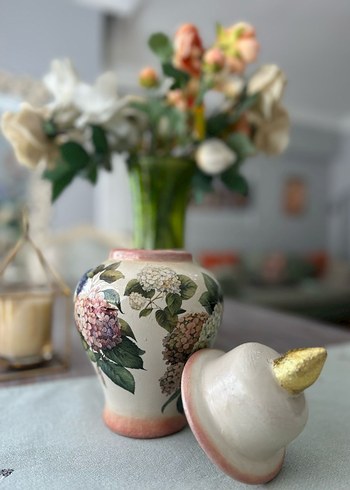 Pastel Renkli Çiçek Desenli Beyaz Vazo - Görsel 3