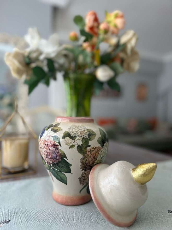 Pastel Renkli Çiçek Desenli Beyaz Vazo - Görsel 3