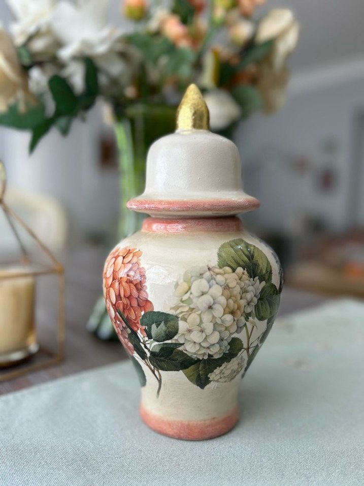 Pastel Renkli Çiçek Desenli Beyaz Vazo - Görsel 2