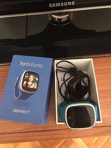Çocuk akıllı saat telefon hattı takılıyor