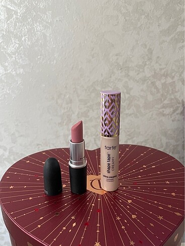 Tarte Kapatıcı ve Mac Ruj