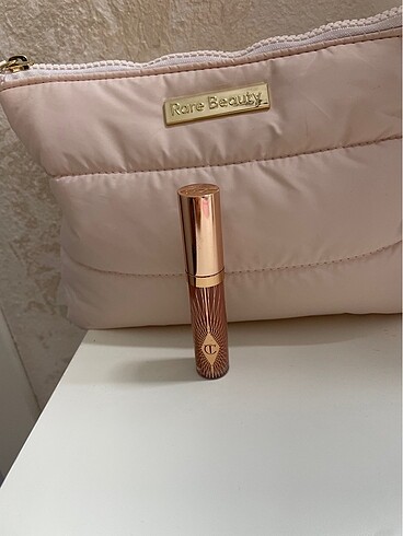 Charlotte gloss
