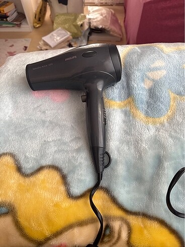 Philips marka 2000 w saç kurutma makinesi