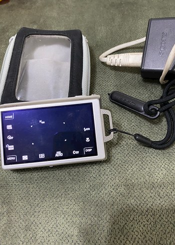 Sony Beyaz Dijital Kamera ve Şarj Cihazı