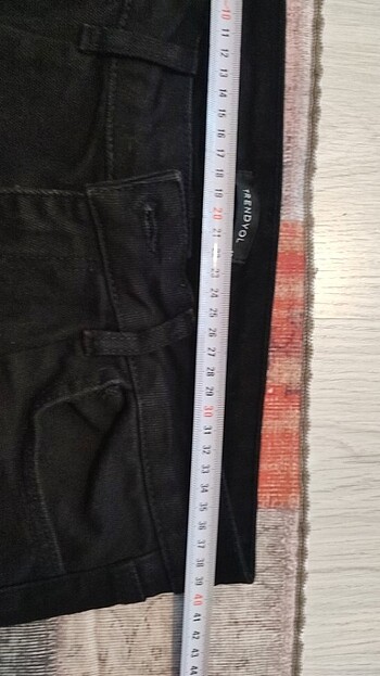 42 Beden siyah Renk Trendyolmilla paçaları yırtmaçlı kot pantolon