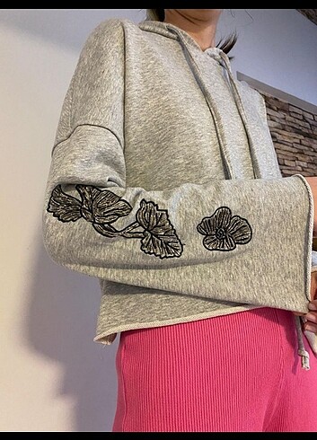 Twist Kolları işlemeli kadın sweatshirt