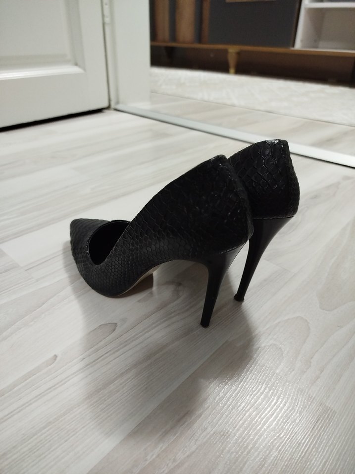 Siyah Yılan Desenli Deri Stiletto 40 Numara - Görsel 4