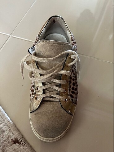 Neslihan Canpolat Sneaker