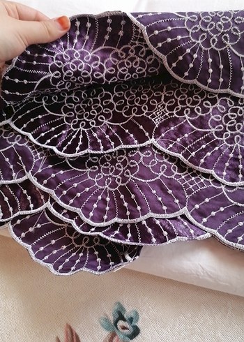 Mor İşlemeli Yatak Örtüsü - Görsel 3