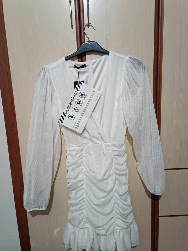 Beyaz V Yaka Drapeli Mini Abiye Elbise - Görsel 2