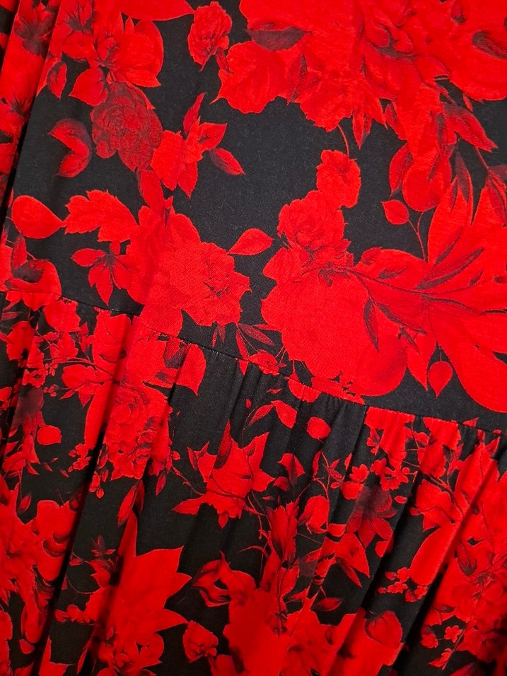 Diz altı Kırmızı Çiçek Desenli Salaş Elbise - Görsel 2