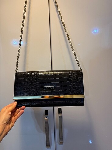 Beden Çanta uzunluk en 27 cm boy 14 cm zincir boyu 60 cm