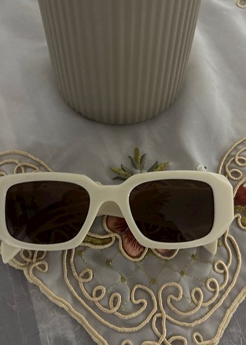 Beyaz Retro Kadın Güneş Gözlüğü