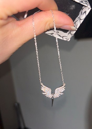 Beyaz Pul Detaylı Melek Kanadı Midi Kolye - Görsel 4