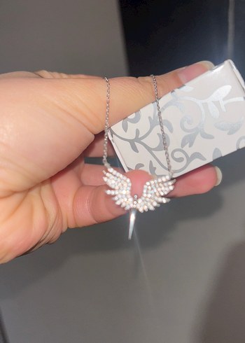 Beyaz Pul Detaylı Melek Kanadı Midi Kolye - Görsel 2