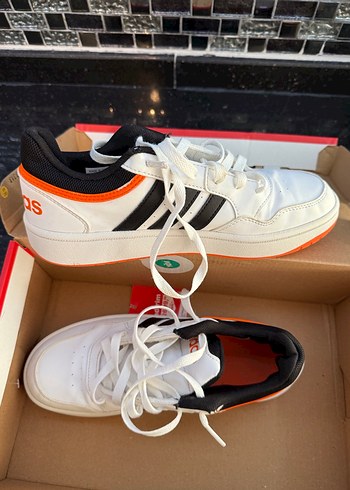 Renkli Baskılı Beyaz Adidas Spor Ayakkabı - Görsel 8