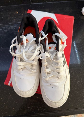 Renkli Baskılı Beyaz Adidas Spor Ayakkabı - Görsel 2