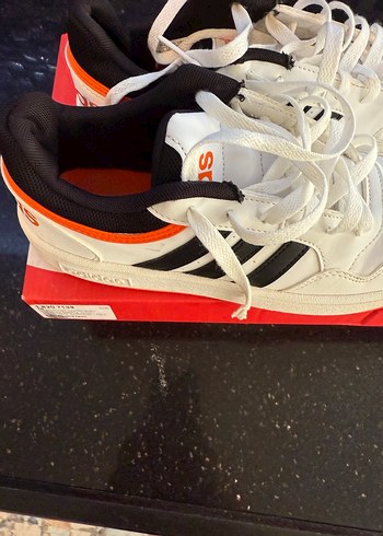 Renkli Baskılı Beyaz Adidas Spor Ayakkabı - Görsel 3