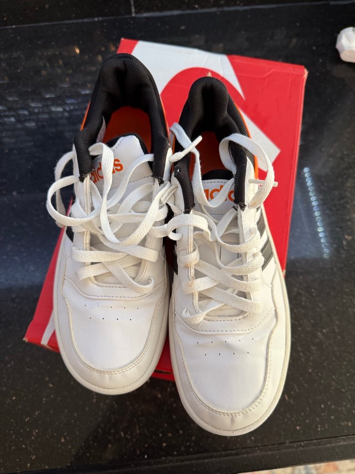 Renkli Baskılı Beyaz Adidas Spor Ayakkabı - Görsel 2