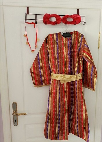 Folklör kıyafeti