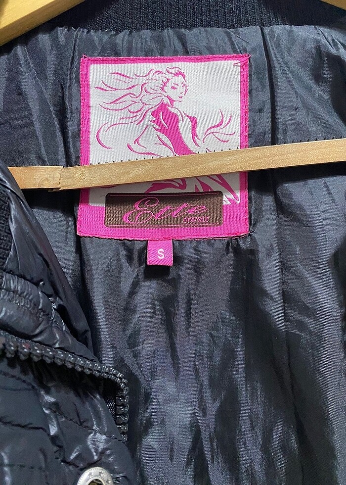 Siyah şişme mont - Görsel 4