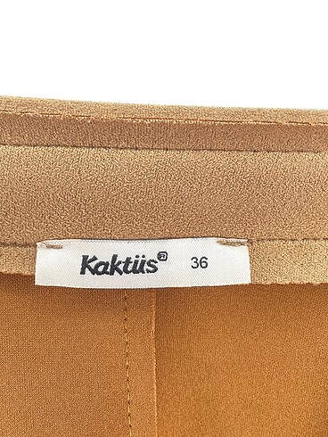 36 Beden çeşitli Renk Diğer Trenchcoat %70 İndirimli.