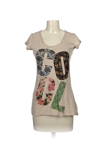 Diğer T-shirt %70 İndirimli.