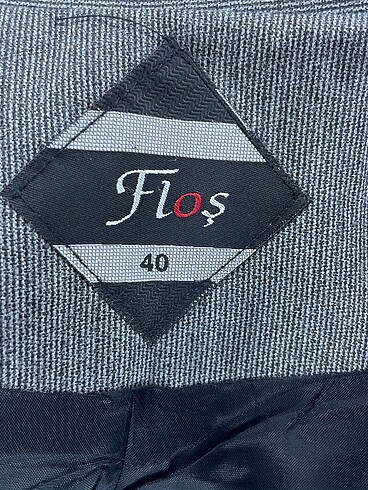 40 Beden gri Renk Diğer Blazer %70 İndirimli.