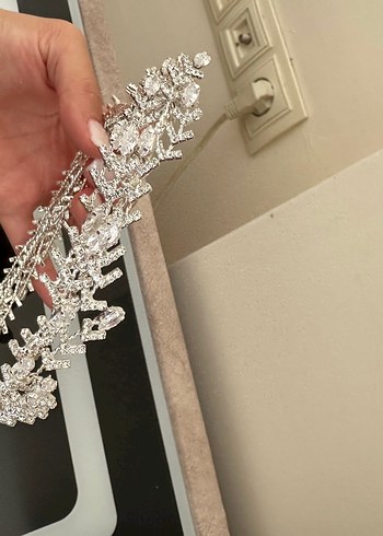 YAPRAK DESENLİ GELİN TACI
Düğün Tacı - Görsel 7