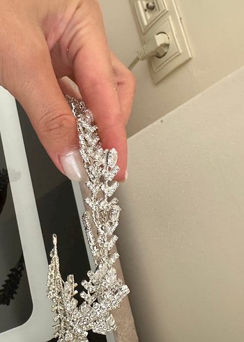 YAPRAK DESENLİ GELİN TACI
Düğün Tacı - Görsel 3