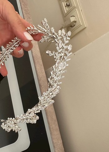 YAPRAK DESENLİ GELİN TACI
Düğün Tacı - Görsel 4