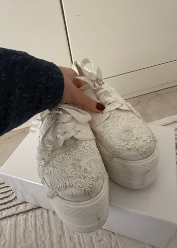 Dantel Detaylı Beyaz Platform Topuklu Kadın Spor Ayakkabı - Görsel 2