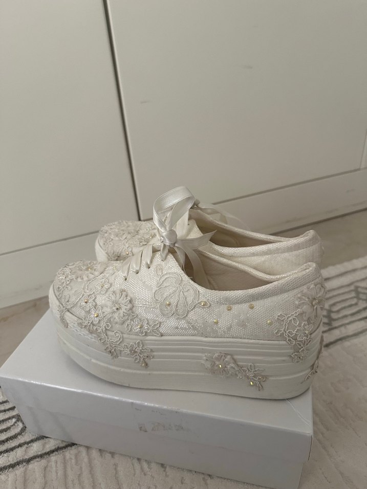 Dantel Detaylı Beyaz Platform Topuklu Kadın Spor Ayakkabı - Görsel 3