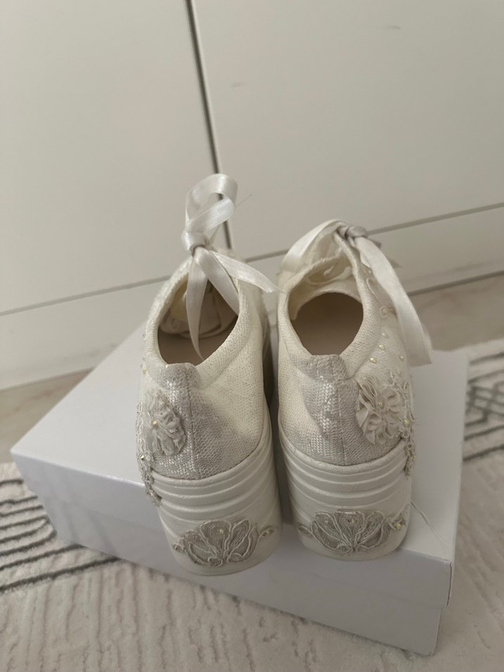 Dantel Detaylı Beyaz Platform Topuklu Kadın Spor Ayakkabı - Görsel 4