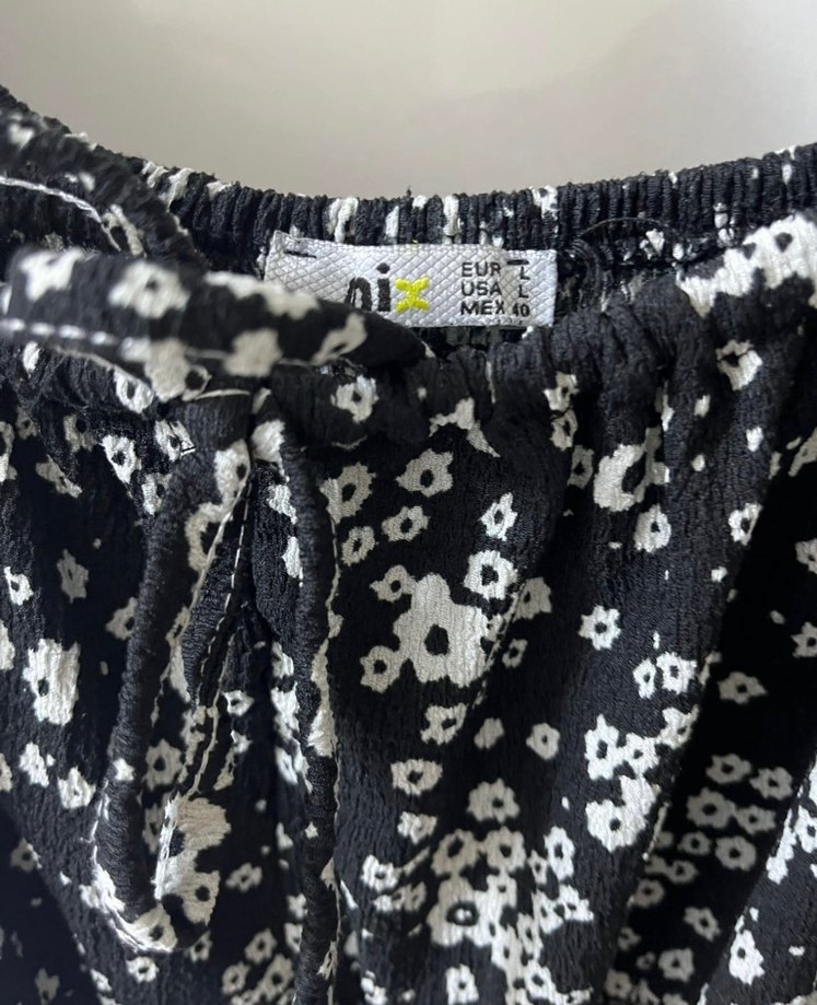 Kısa Kollu Siyah Çiçekli Midi Elbise - Görsel 4