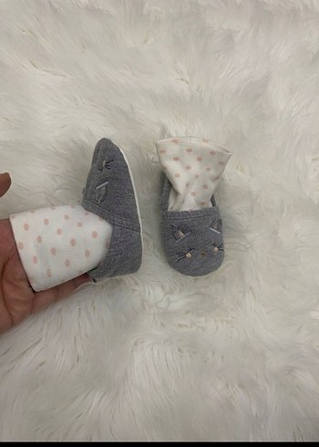 Kız bebek patiği