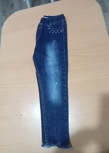 LC Waikiki Nakışlı ve Düğmeli Mavi Kız Kot Pantolon